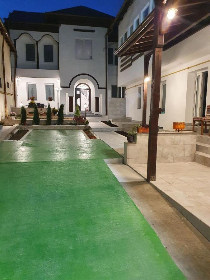 Hotel Casa Musceleana Câmpulung Zewnętrze zdjęcie