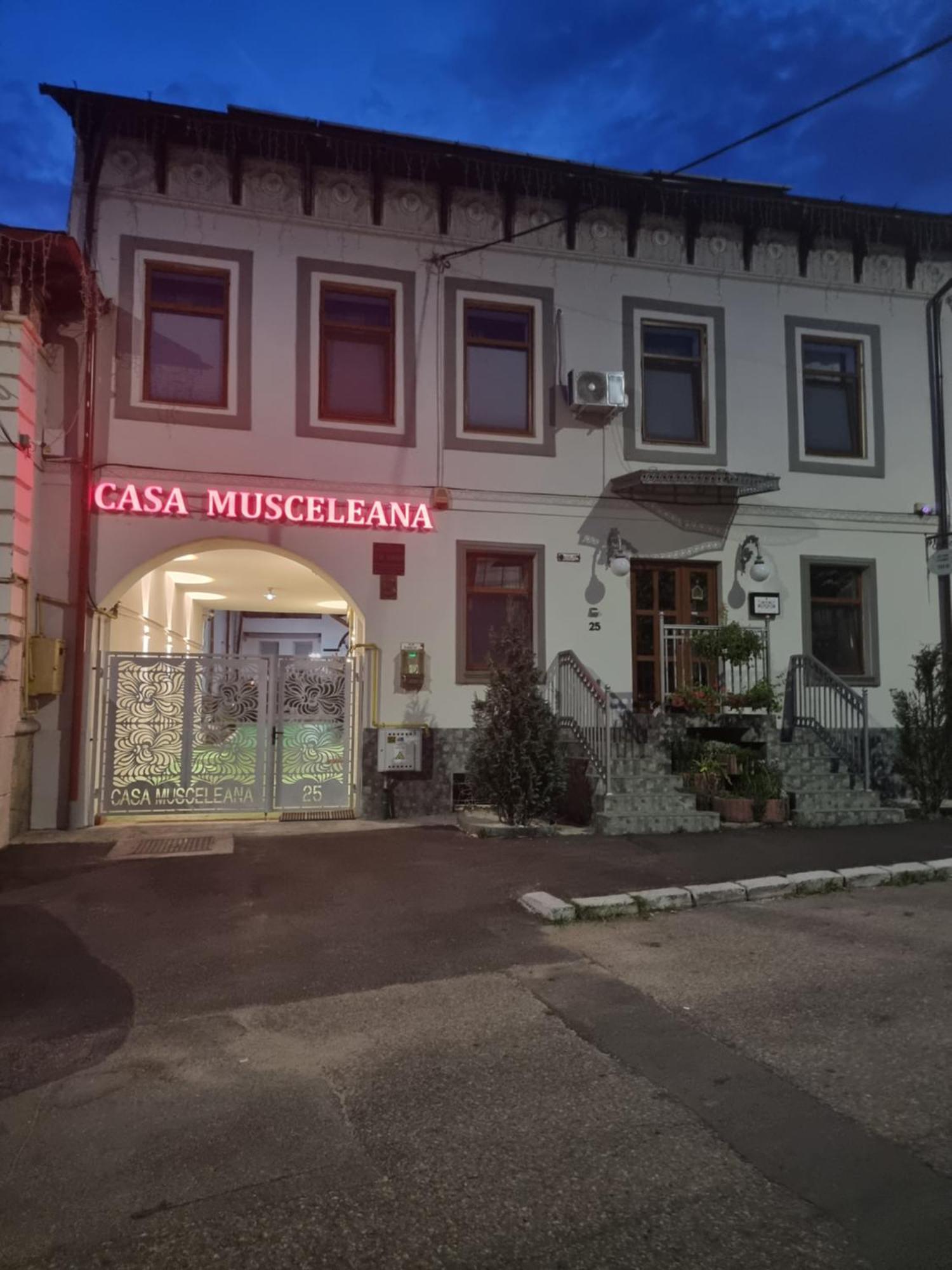 Hotel Casa Musceleana Câmpulung Zewnętrze zdjęcie