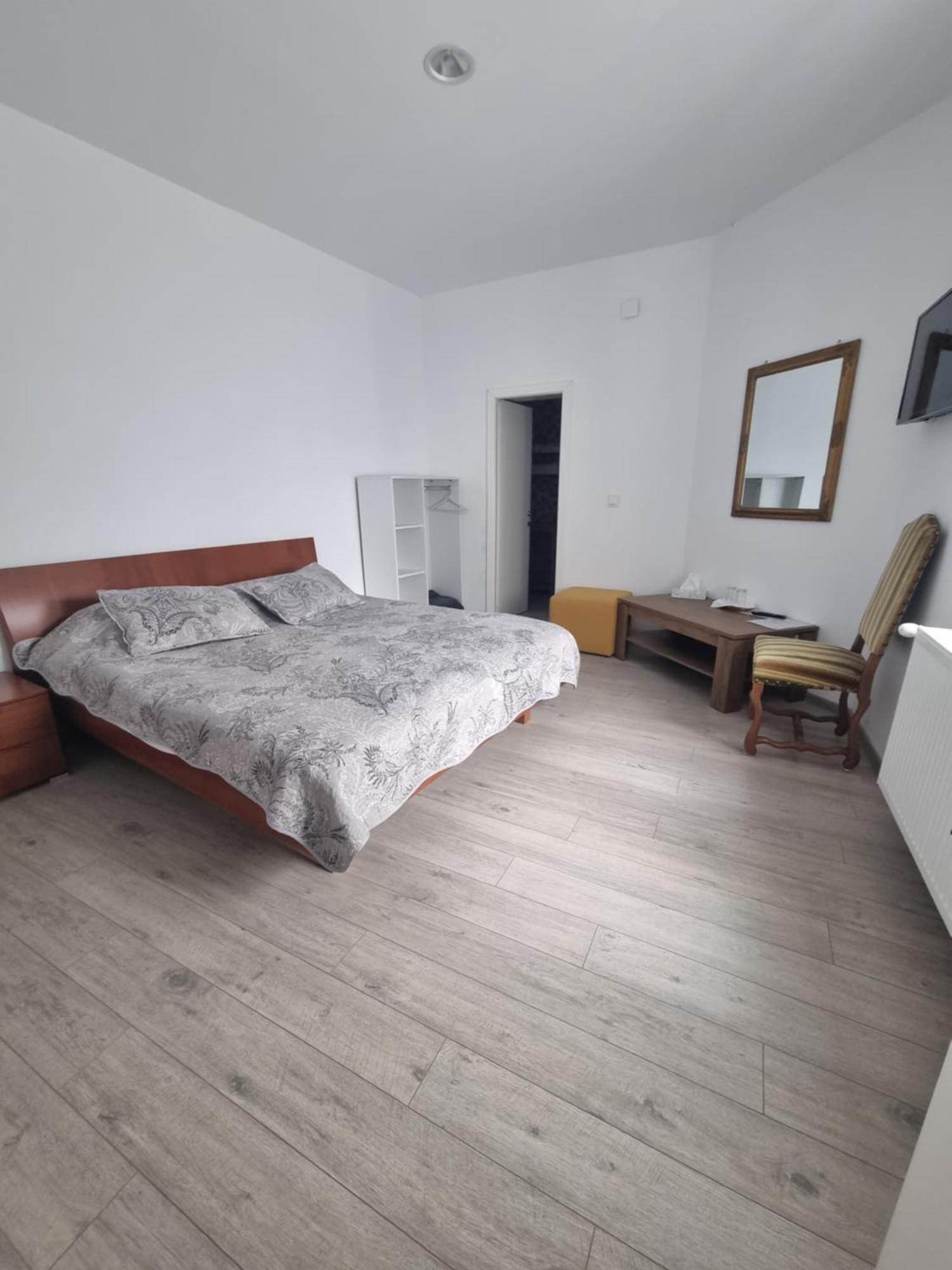 Hotel Casa Musceleana Câmpulung Zewnętrze zdjęcie