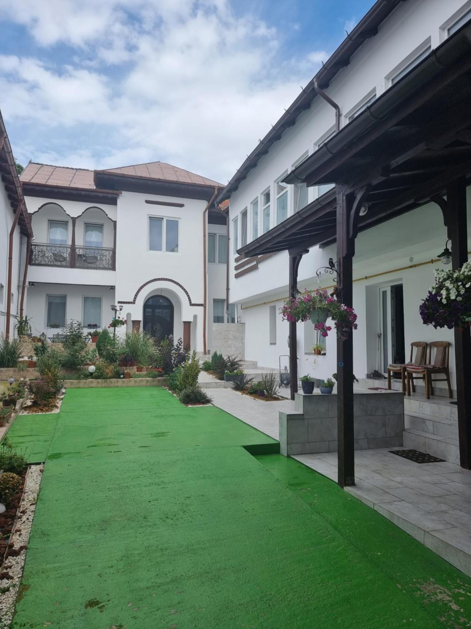 Hotel Casa Musceleana Câmpulung Zewnętrze zdjęcie